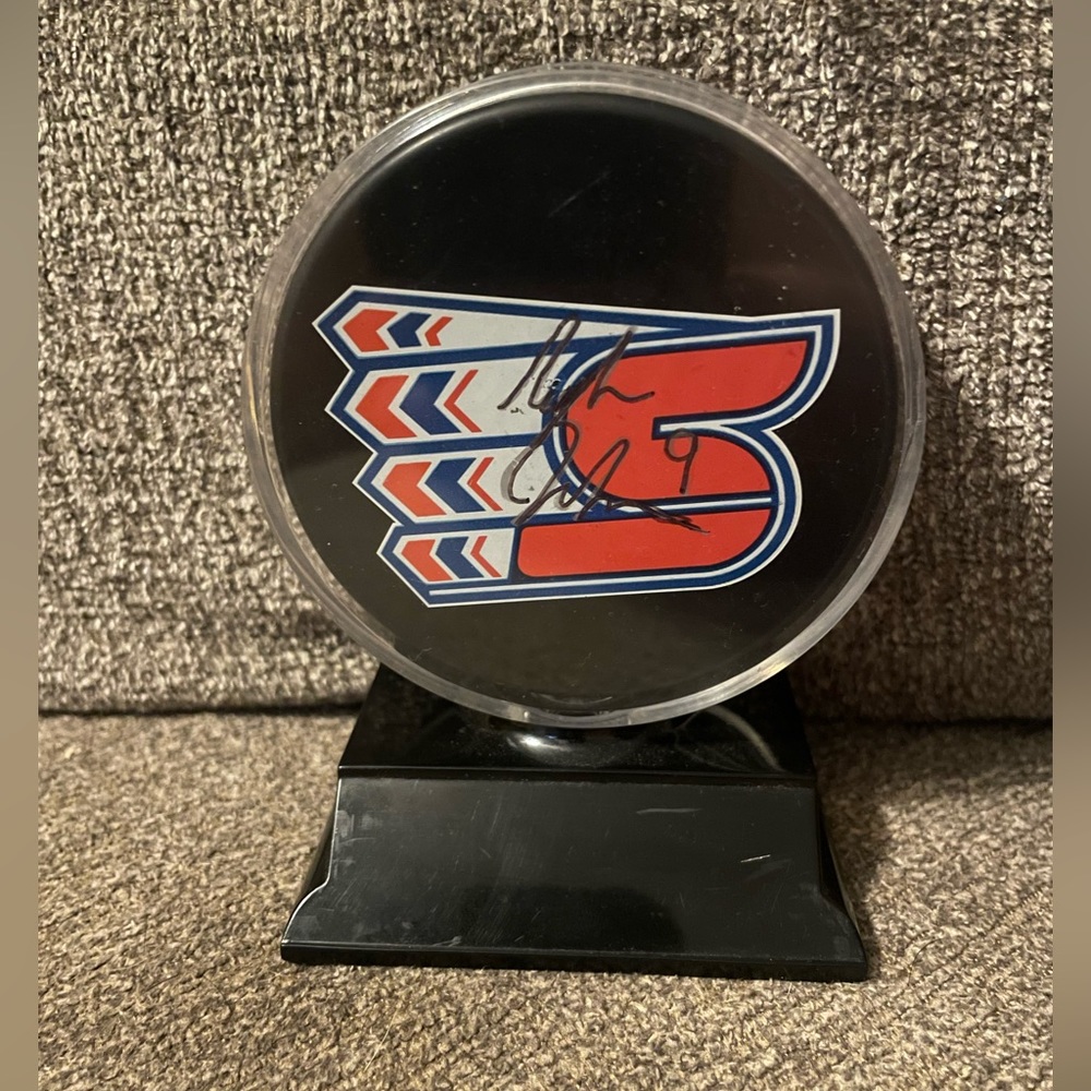 RARE SIGNED Tyler Johnson#9 Spokane Chiefs Official WHL Puck in Case